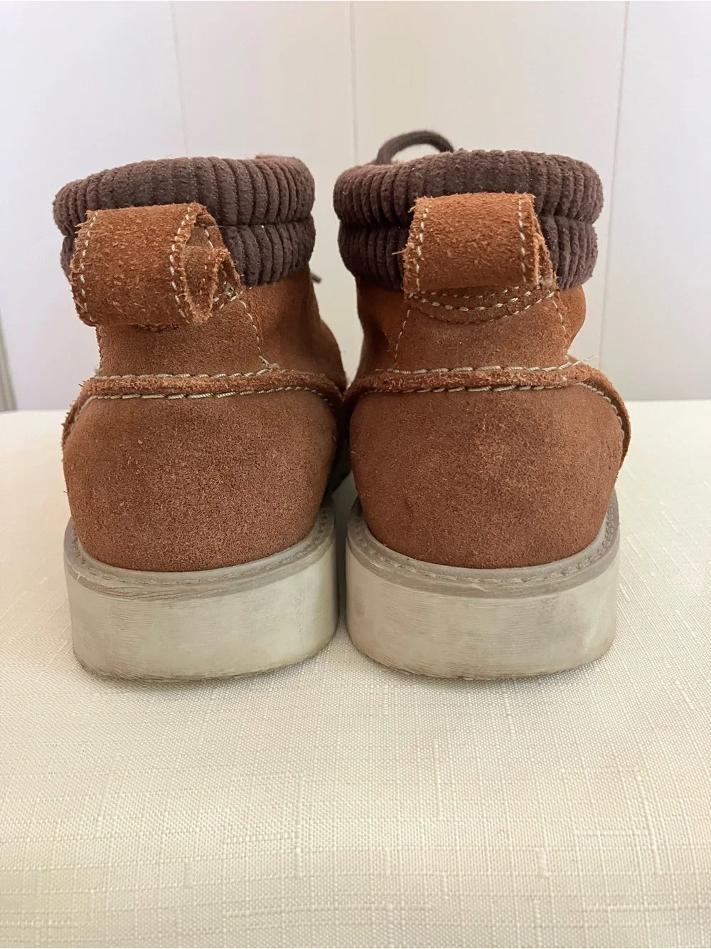 Clarks Men's Brown Suede Chukka Boots with Dark Brown Laces size 9M